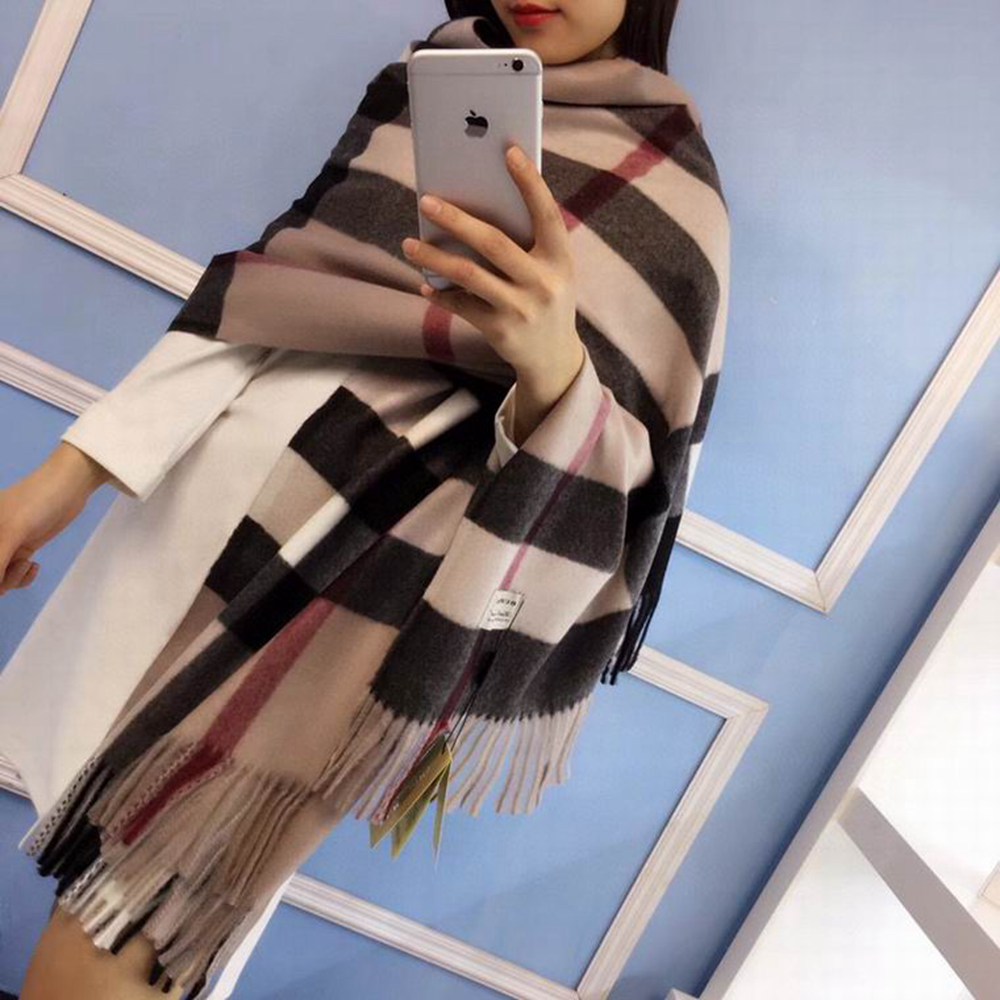 Bv*b*rry Scarf